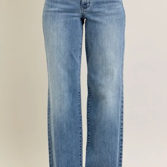 Size 5! NWTs, Judy Blue V-Front Straight Leg Baggy Fit, Raw Hem. - Picture 3 of 9